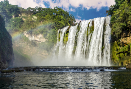 穿越水帘的震撼：黄果树瀑布一日游记
