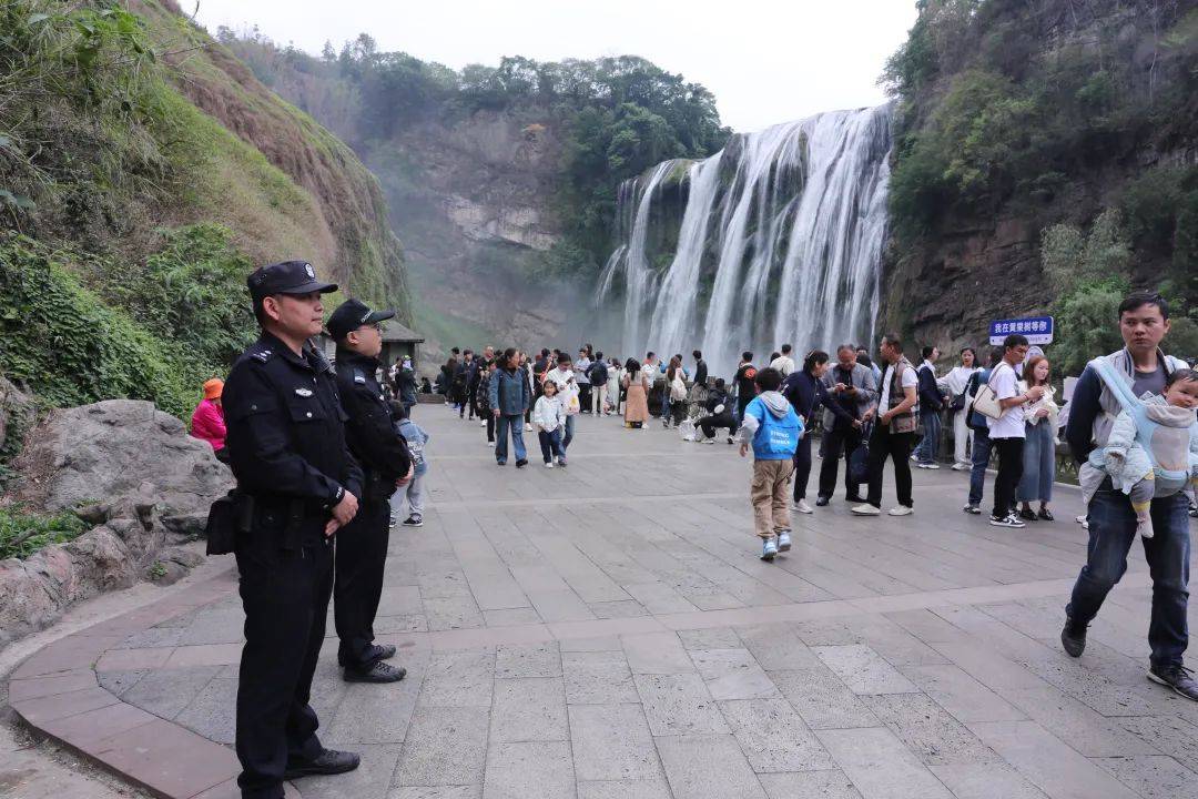黄果树旅游区：五一假期第一天，各项服务保障充分，景区秩序井然_进行_重点_工作