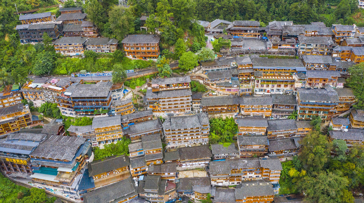 城市中午贵州西江千户苗寨吊脚楼建筑航拍景区无人机摄影图配图高清摄影大图-千库网